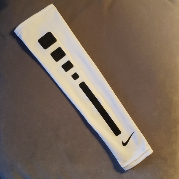 Nike Pro Elite Basketball Sleeve - kids s/… - Picture 2 of 3